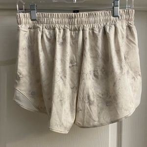 Lululemon Hotty Hot 4” shorts